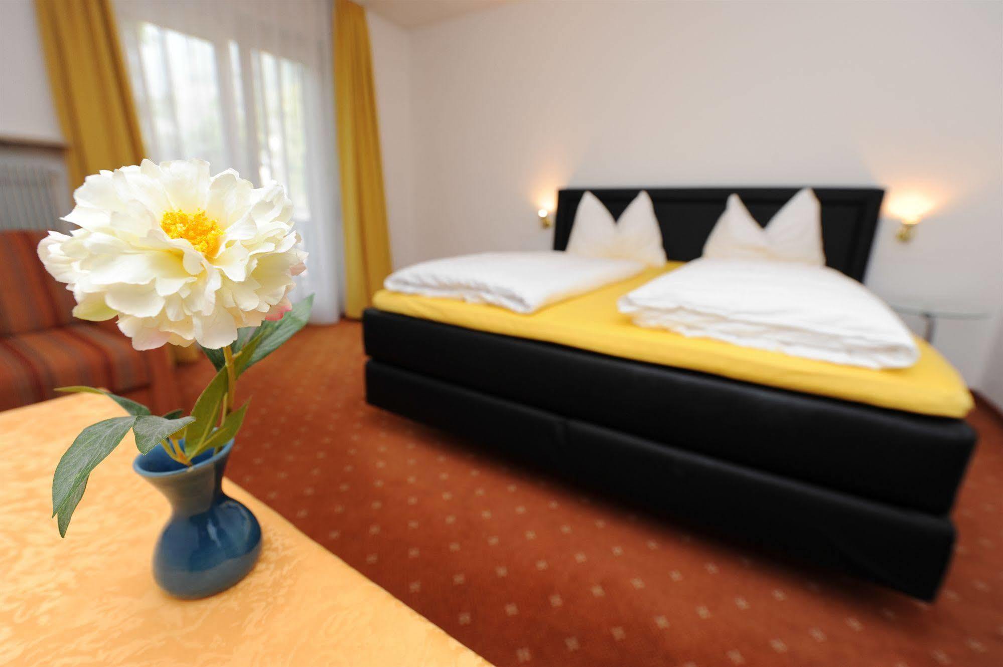 Hotel Pension Schweitzer Силандро Екстериор снимка
